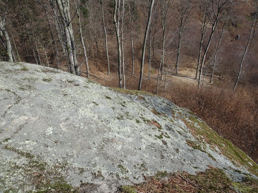 File:Mladcová, Mladcovská skalka (7).jpg