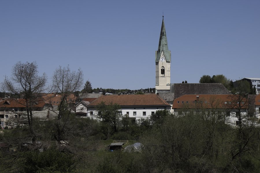 File:Trebnje, zvonik.jpg