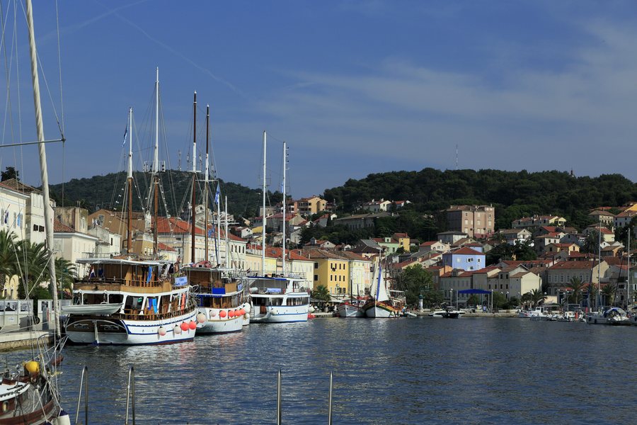 File:J32 226 Hafen Mali Lošinj (Klein Lötzing).jpg