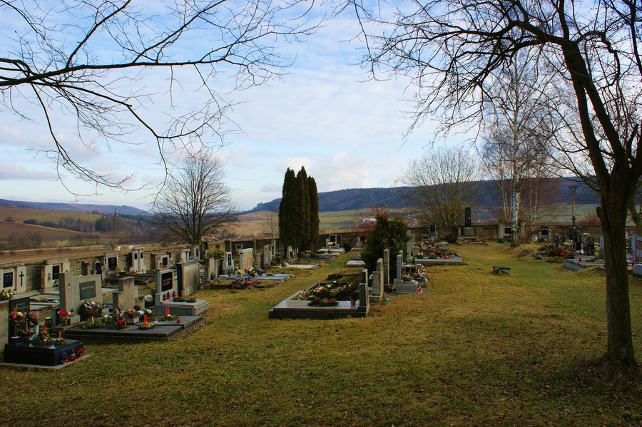 File:Cemetary Přerubenice - panoramio.jpg