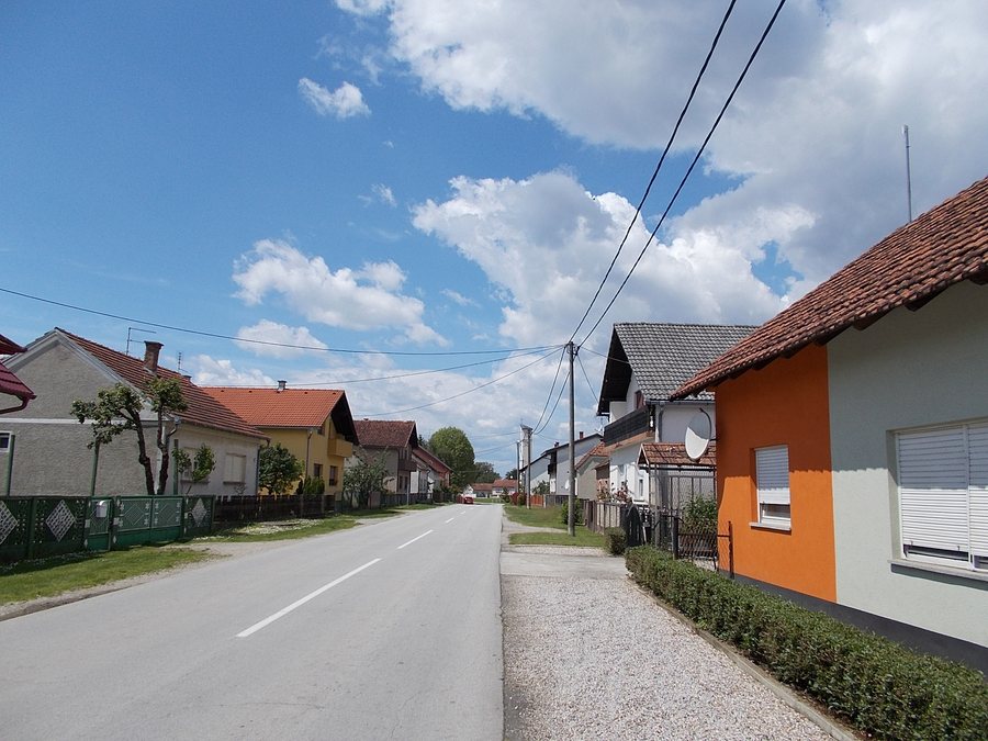 File:HR-MM-Orehovica01.jpg