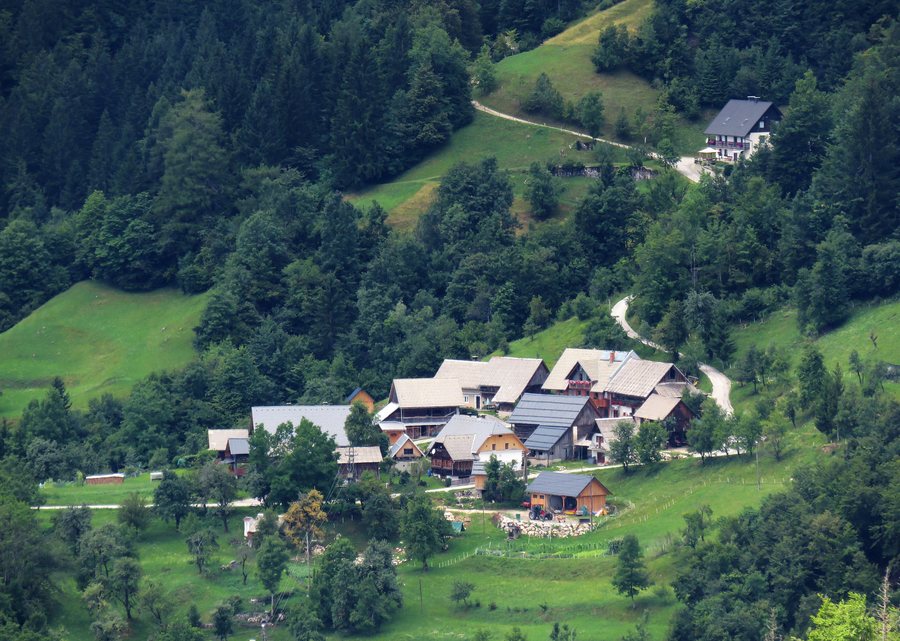 File:Spodnje Podjelje Slovenia.jpg