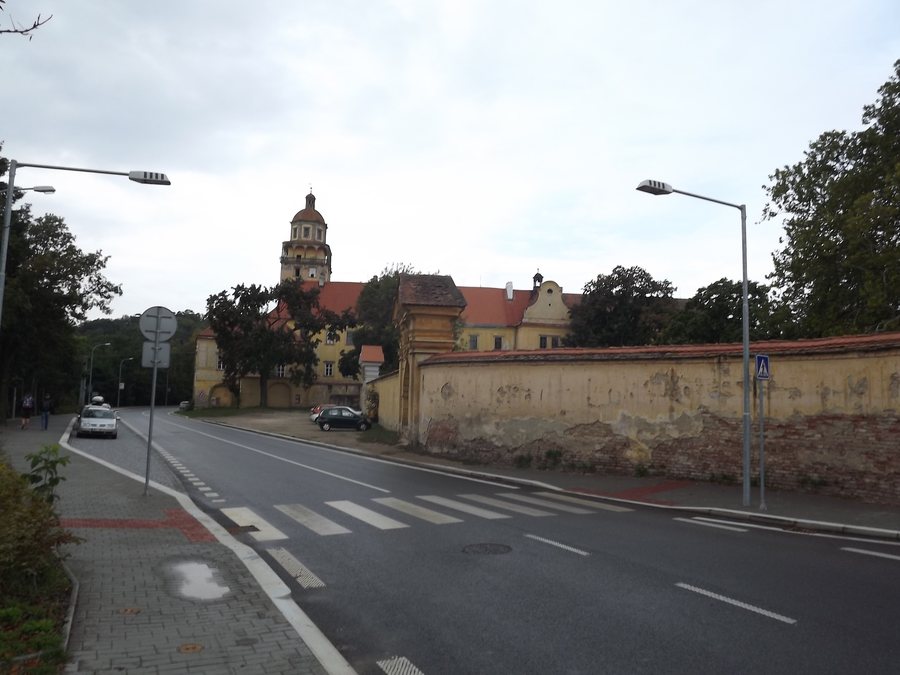 File:Moravský Krumlov - zámek.JPG