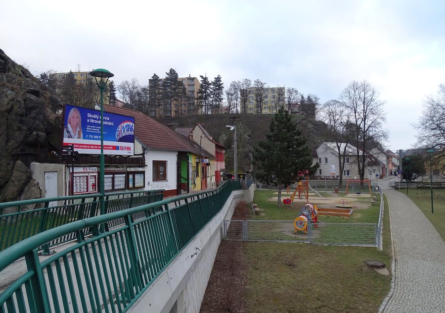File:Třebíč-Nové Dvory, Soukenická, z lávky.jpg