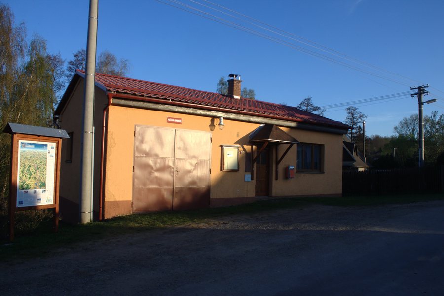 File:Křtěnovice, hasičská zbrojnice II.jpg