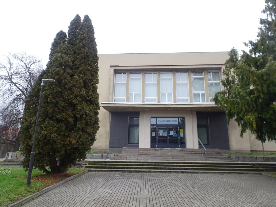 File:Bzenec, KD.jpg