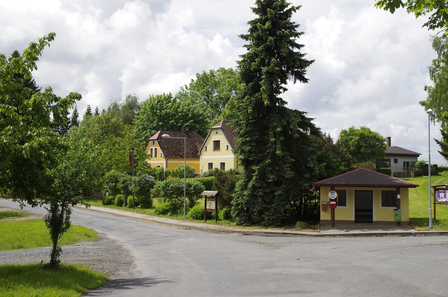 File:Krásné (Tři Sekery) - 2016 01.jpg