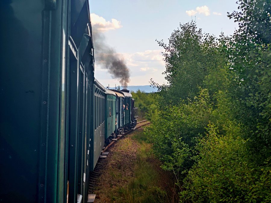 File:Parní vlak na trati Týn nad Vltavou - Číčenice na trati za stanicí Temelín.jpg