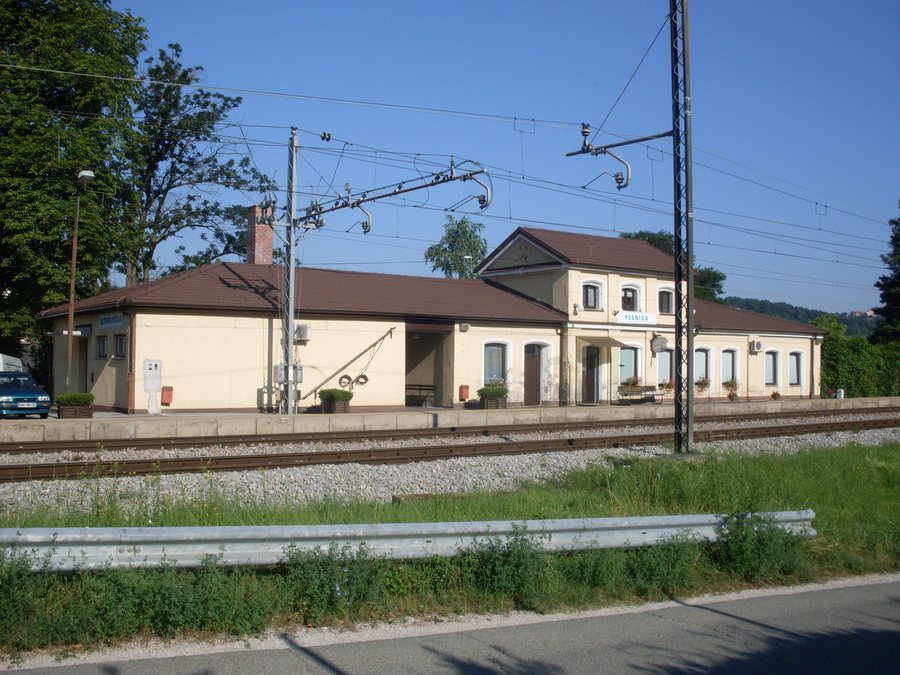 File:Pesnica-train station.jpg