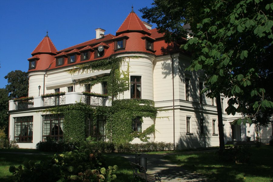 File:Wiejce, pałac (panoramio 59684464).jpg