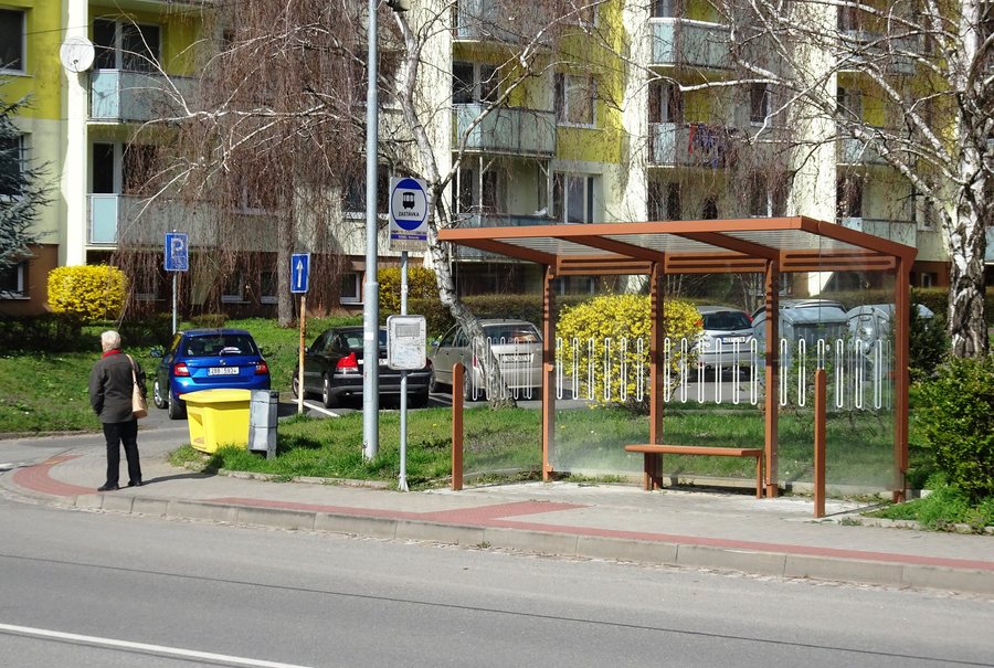 File:Bzenec, zastávka Novosady, směr Těmice.jpg