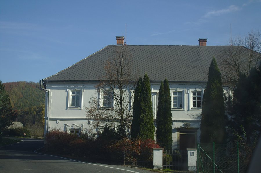 File:Lesnice, rychta.jpg