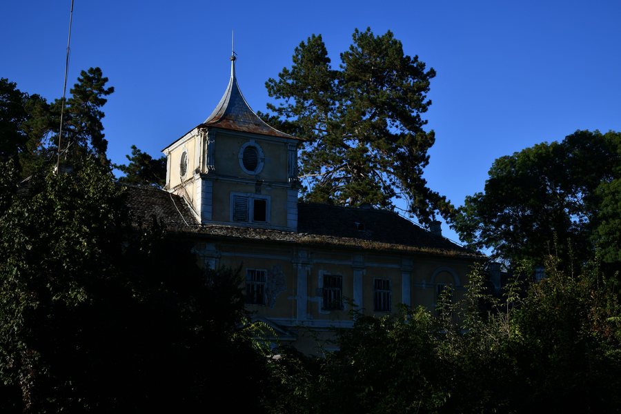 File:Bilje, barokni dvorac 2.jpg