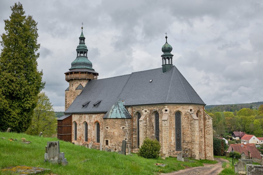 File:Horní Slavkov kostel sv. Jiří květen 2023 (2).jpg