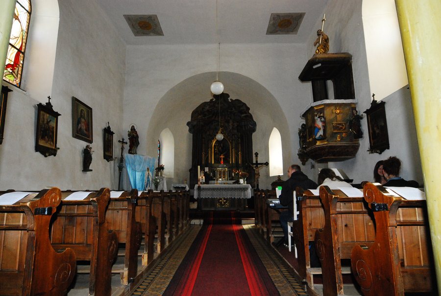 File:GuentherZ 2013-05-04 0385 Lančov Kapelle Altar.JPG
