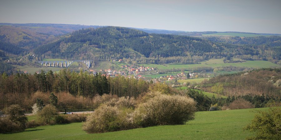 File:Rozhledna Křivoš, výhled na Dolní Loučky (0178).jpg