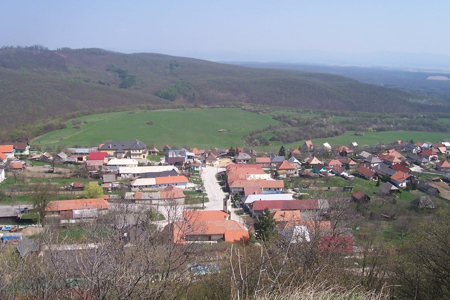 File:Podhradie (okres Topoľčany) 01.jpg