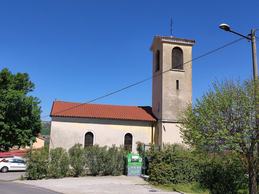 File:Zgornje Skofije, Christ the King church 01.jpg
