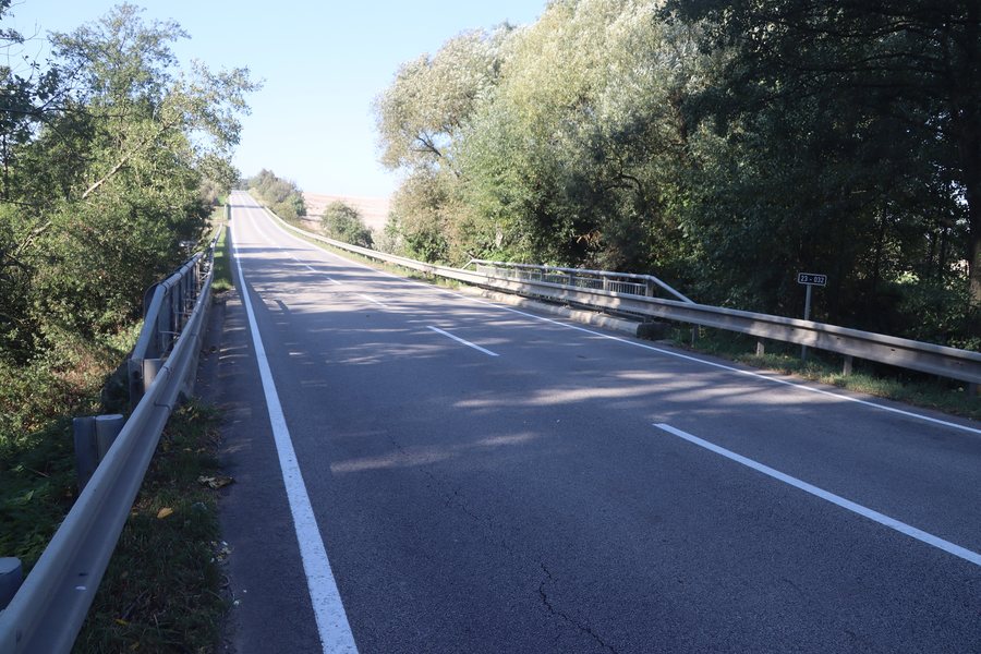 File:Overview of bridge over Stařečský potok near Čechočovice, Třebíč District.jpg
