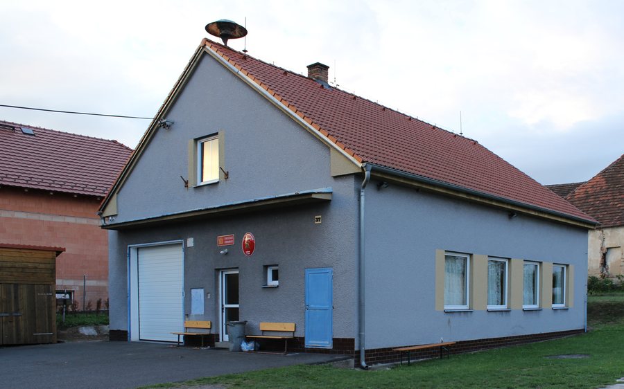 File:Přechovice, hasičská zbrojnice.jpg