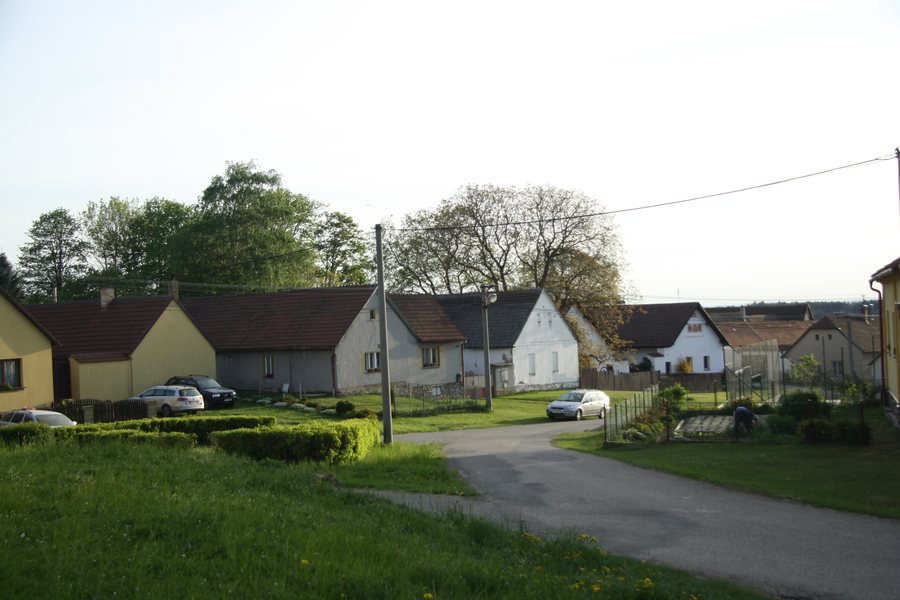 File:Center of Pořín, Dolní Hořice, Tábor District.jpg