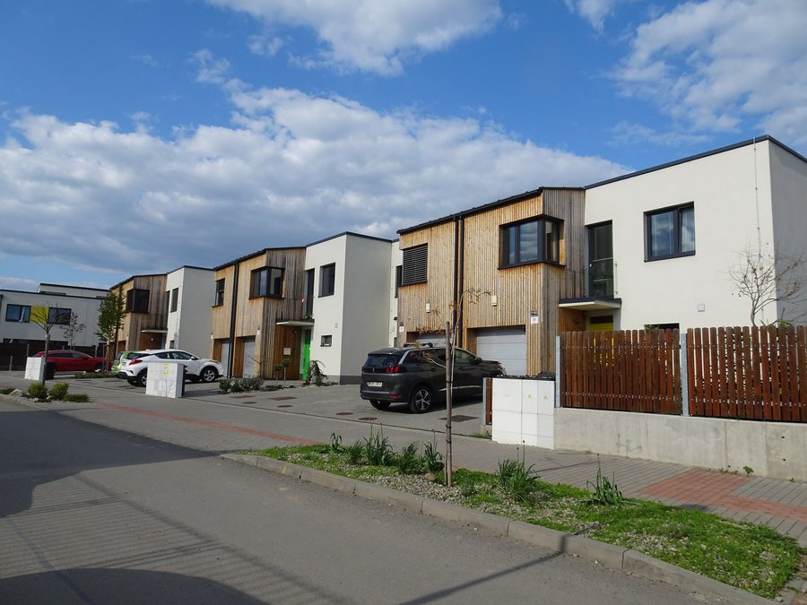 File:Brno, Olší, řadovky.jpg