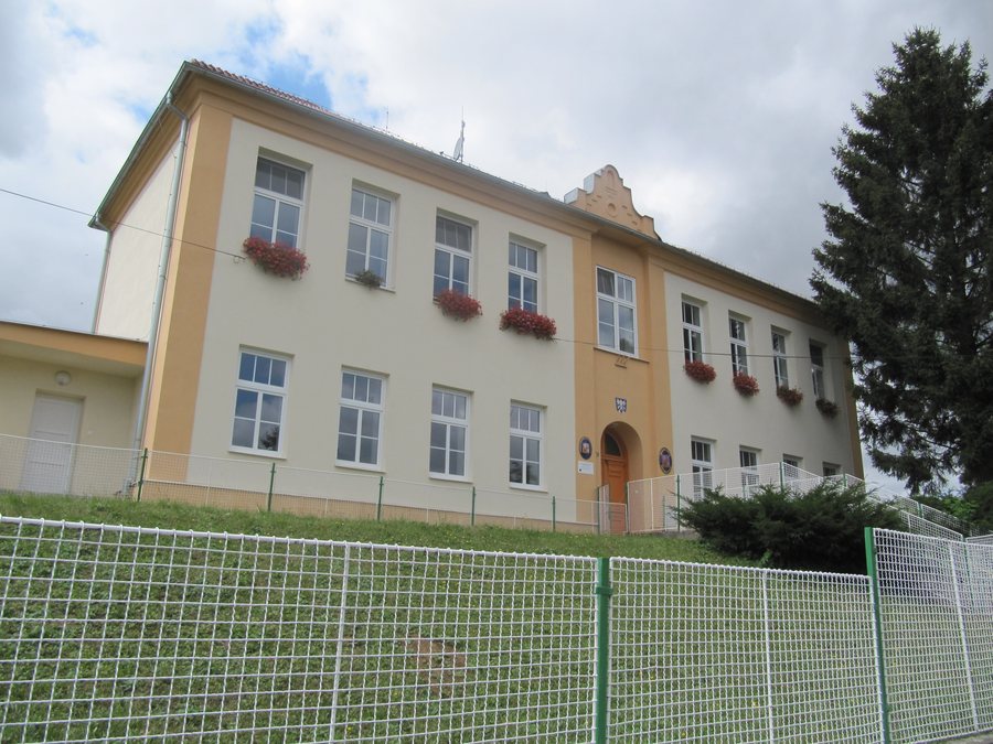 File:Obědkovice, OÚ.jpg