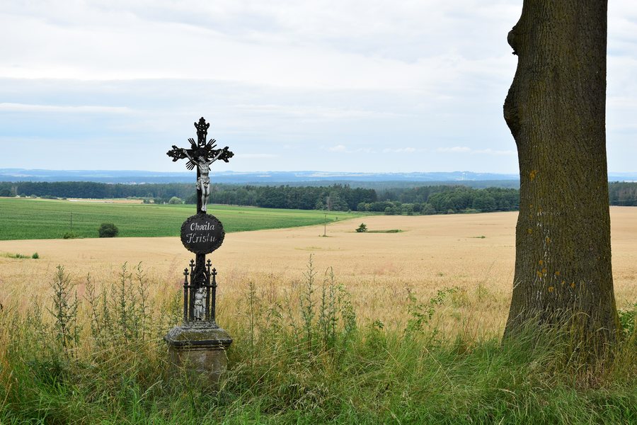 File:Skopytce 2020-07-26 Kříž na severu.jpg