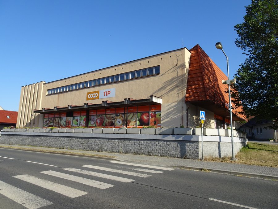 File:Spálené Poříčí, COOP.jpg
