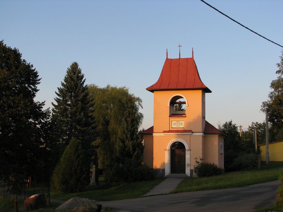 File:Kaple sv. Cyrila a Metoděje (Hodíškov) 2012-09 (1).JPG