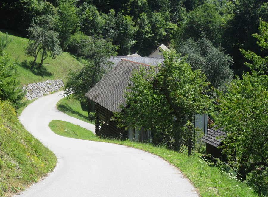 File:Sveti Lenart Škofja Loka Slovenia - Čavnar.jpg