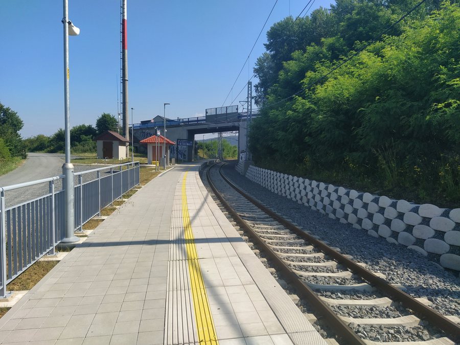 File:Hrabišín (zastávka) 2024 1.jpg