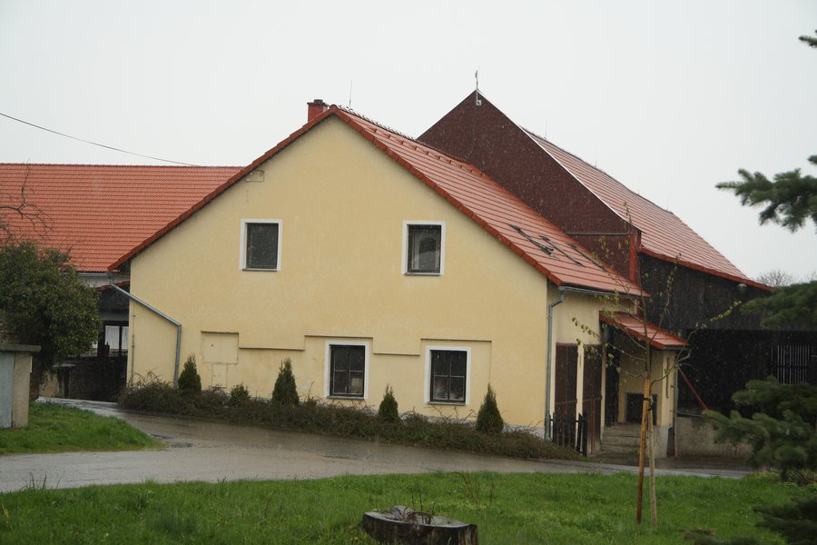 File:Barn in Horní Staňkov, Hlavňovice, Klatovy District.jpg