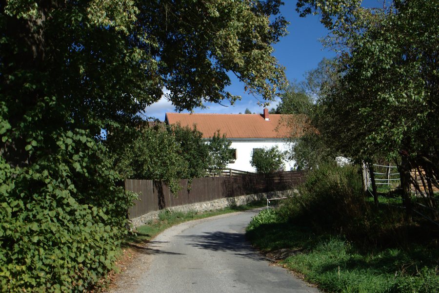 File:Kamenná Lhota, cesta II.jpg