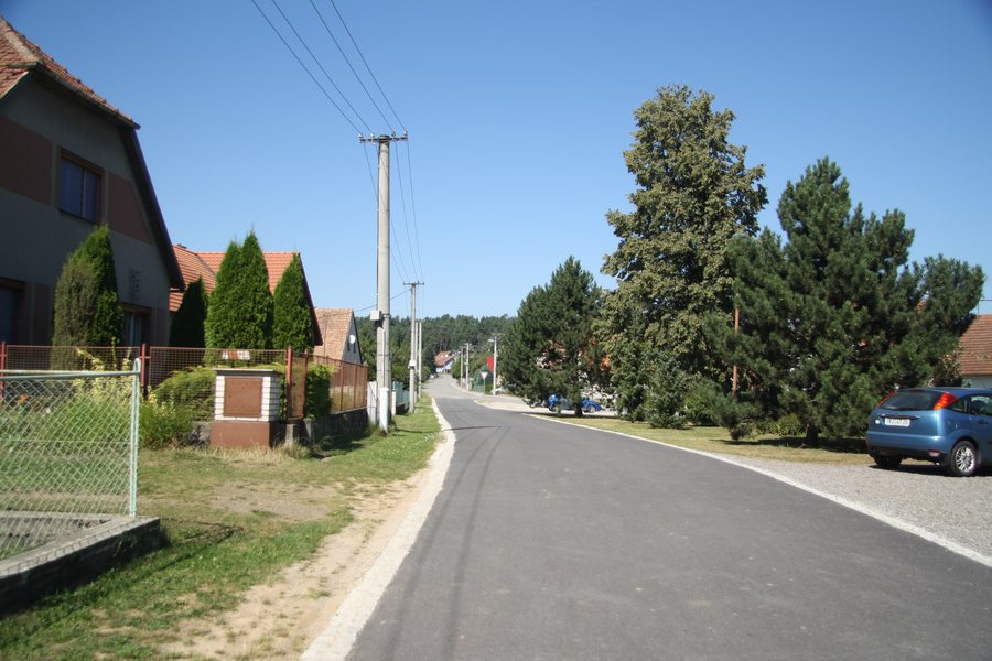 File:Center of Dolní Bory, Bory, Žďár nad Sázavou District.jpg