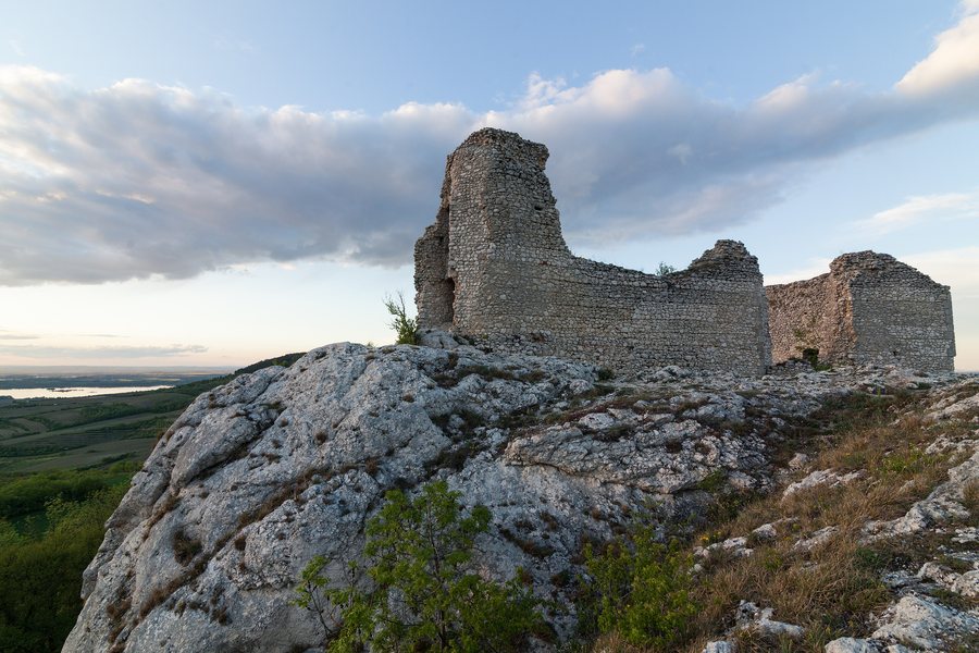 File:Sirotčí hrádek in the evening 2020 02.jpg