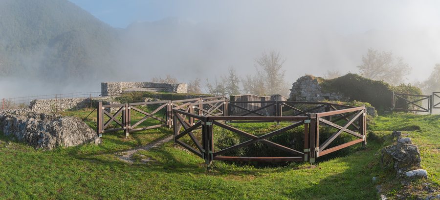 File:Tolmin Castle (8).jpg