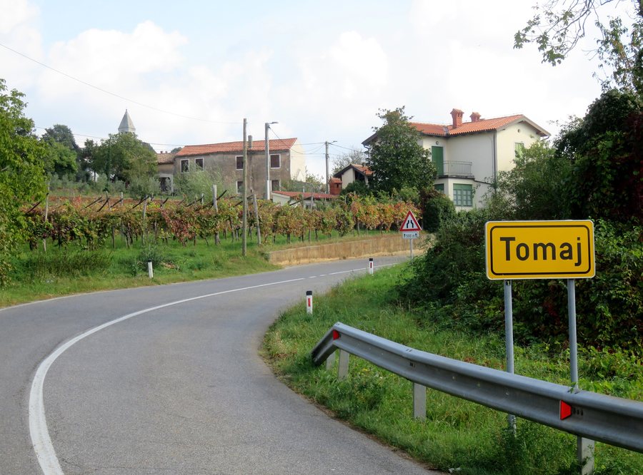 File:Tomaj Slovenia 3.jpg