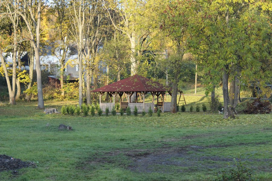 File:Luka (Verušičky), altán.jpg