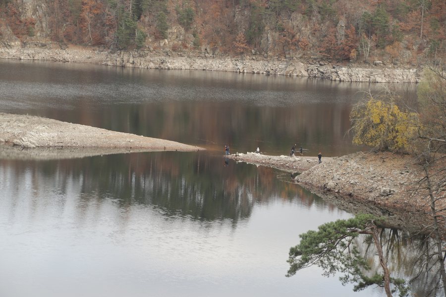 File:Overview of connection to little island near Stropešín bridge at low water near Stropešín, Třebíč District.jpg