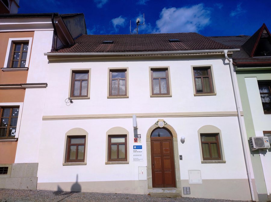 File:Solnice, Masarykovo náměstí 2.jpg