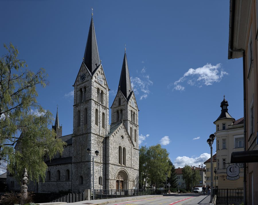 File:Kočevje-cerkev.jpg