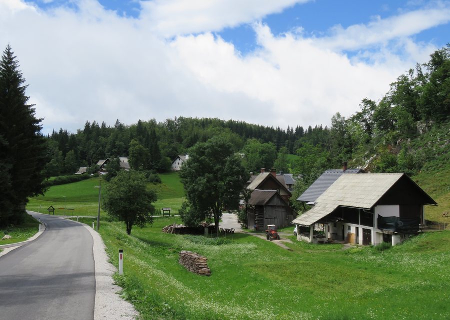 File:Koprivnik v Bohinju Slovenia 4.jpg