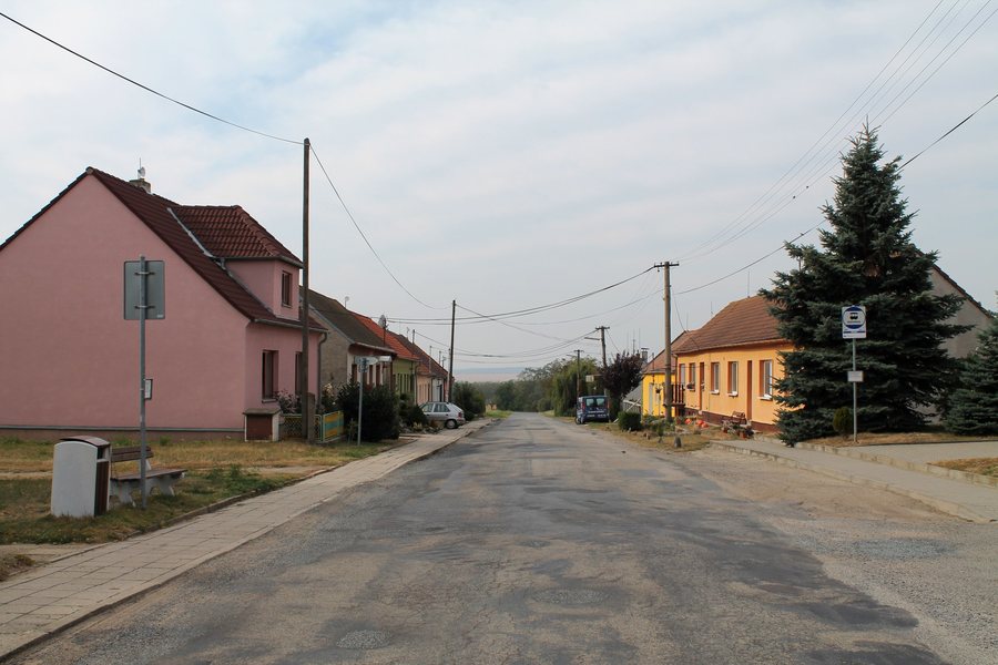 File:Džbánice, autobusová zastávka (2016-09-28; 01).jpg