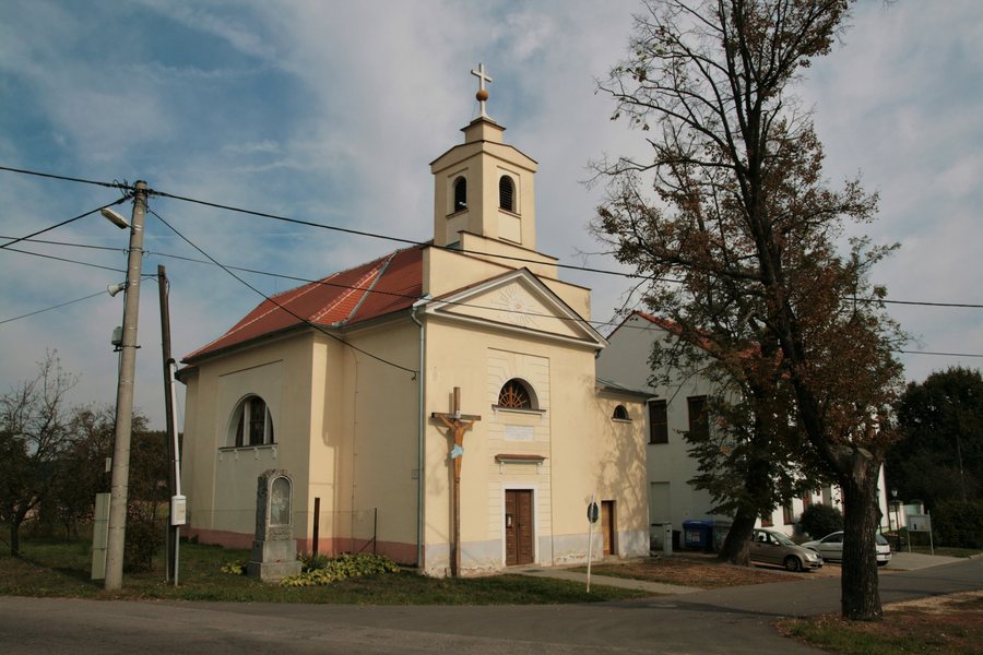 File:Pravice, kostel Nejsvětější Trojice (4085).jpg