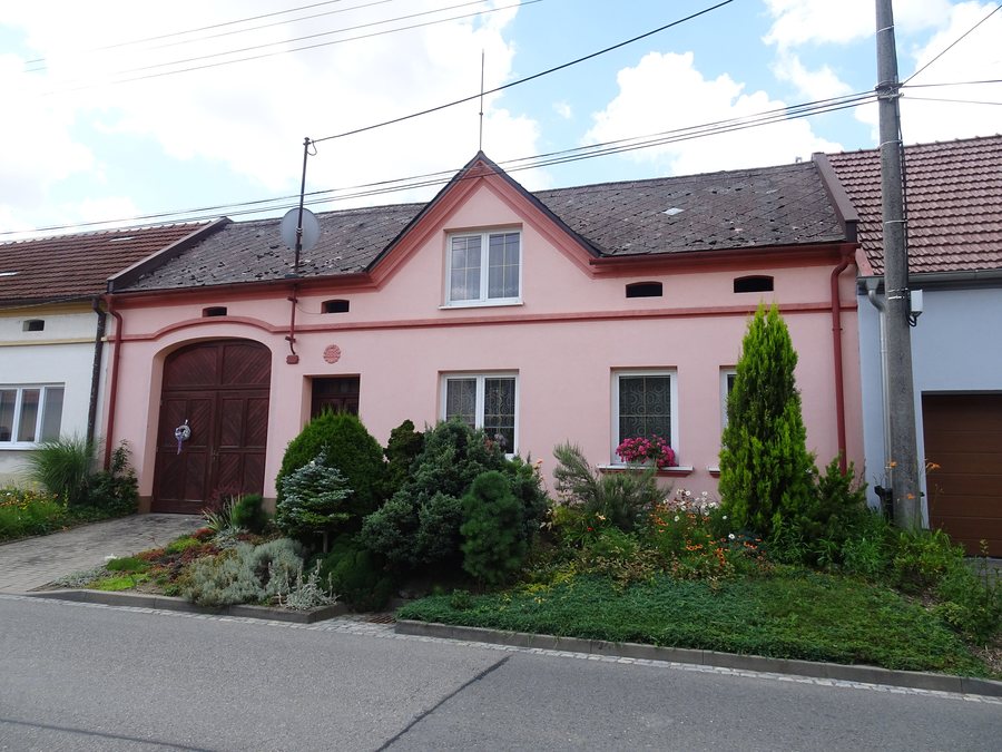 File:Vlčnov, Sportovní 633.jpg