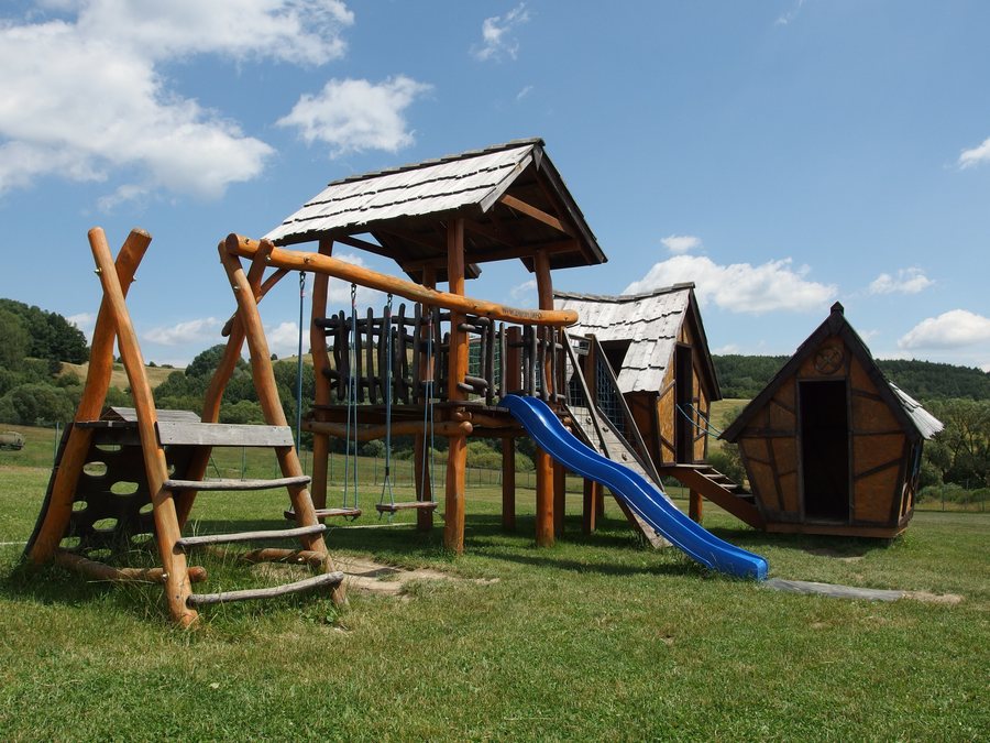 File:Detské ihrisko pri kolibe Papradno - panoramio.jpg