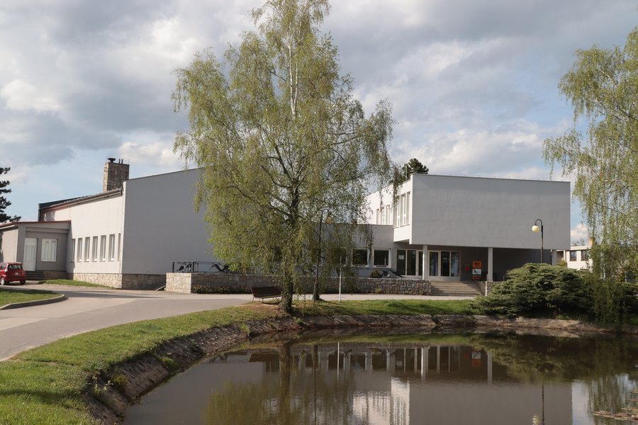 File:Overview of municipal office and library in Litohoř, Třebíč District.jpg