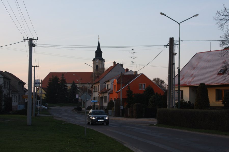 File:Ratíškovice - hlavní ulice směrem na Milotice.JPG