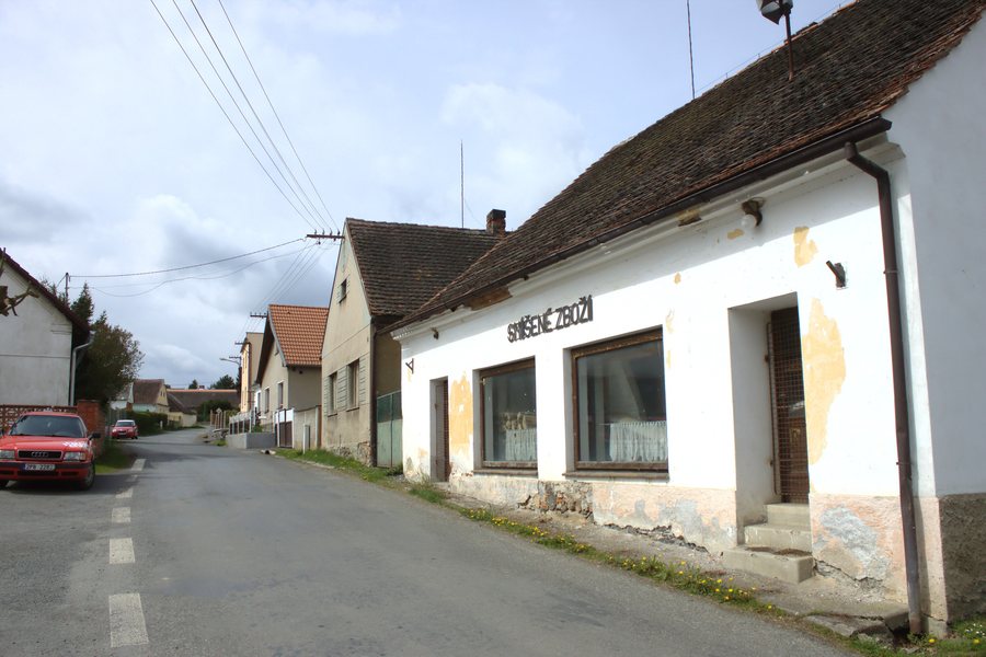 File:Horšice, bývalá prodejna.jpg